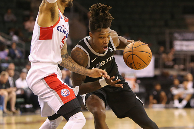 虎扑体育- 圣安东尼奥马刺内部会议纪要流出：今晨防线松动，意甲使命明确，官宣口径保持一致