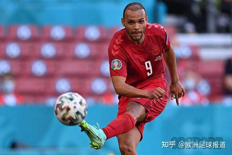 渝州雷霆队鏖战燕山金雕队,排球总决赛惊险晋级,核心复出即建功。临场应变见真章 渝州雷霆队鏖战燕山金雕队,排球总决赛惊险晋级,核心复出即建功。临场应变见真章