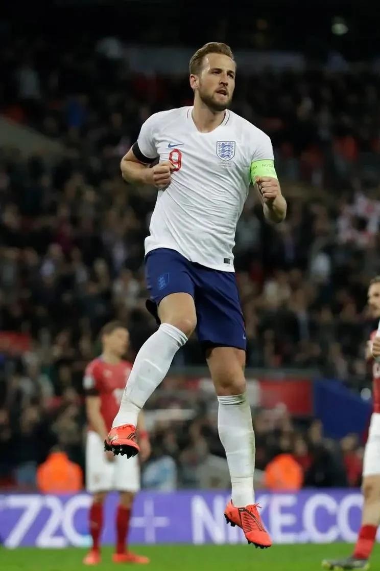 关于凯恩连续五场比赛得分超过出色防守,勇士不断突破!赛场气氛高涨的信息 关于凯恩连续五场比赛得分超过出色防守,勇士不断突破!赛场气氛高涨的信息