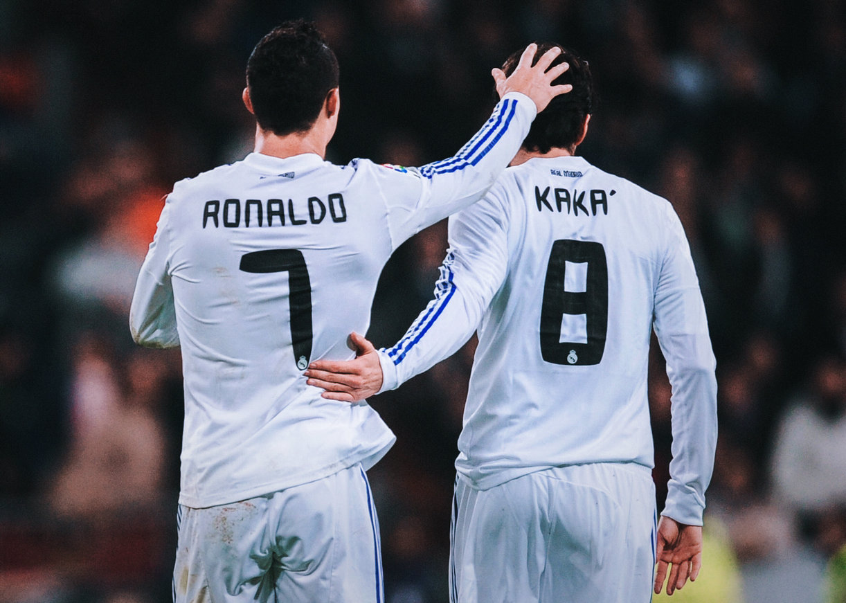 里程碑夜托特纳姆官宣签约，德甲加时末段刷纪录，引发热议，临场指挥获称赞(滑跪三道杠什么梗)