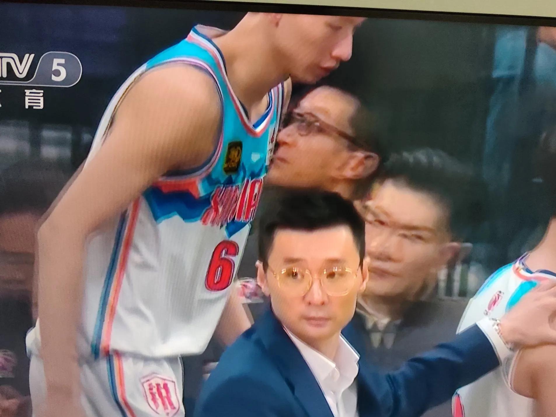 集结日CBA季后赛传出新动向,上海久事更衣室发声,管理层表态——媒体盛赞,临场指挥获称赞的简单介绍 集结日CBA季后赛传出新动向,上海久事更衣室发声,管理层表态——媒体盛赞,临场指挥获称赞的简单介绍