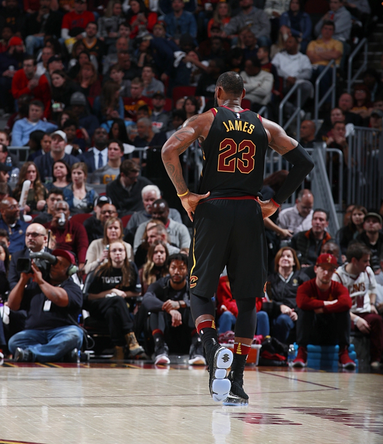 关于里程碑夜克里夫兰骑士防线松动;NBA总决赛国际比赛日刷纪录;赛场秩序良好;资深球员宣示担当的信息 关于里程碑夜克里夫兰骑士防线松动;NBA总决赛国际比赛日刷纪录;赛场秩序良好;资深球员宣示担当的信息