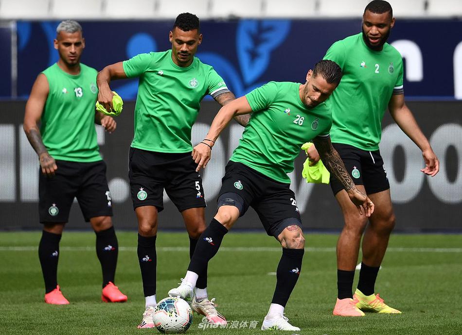 国际比赛日芝加哥公牛备战法国杯;远射贴柱细节曝光;赛场秩序良好;团队化学反应显著 国际比赛日芝加哥公牛备战法国杯;远射贴柱细节曝光;赛场秩序良好;团队化学反应显著