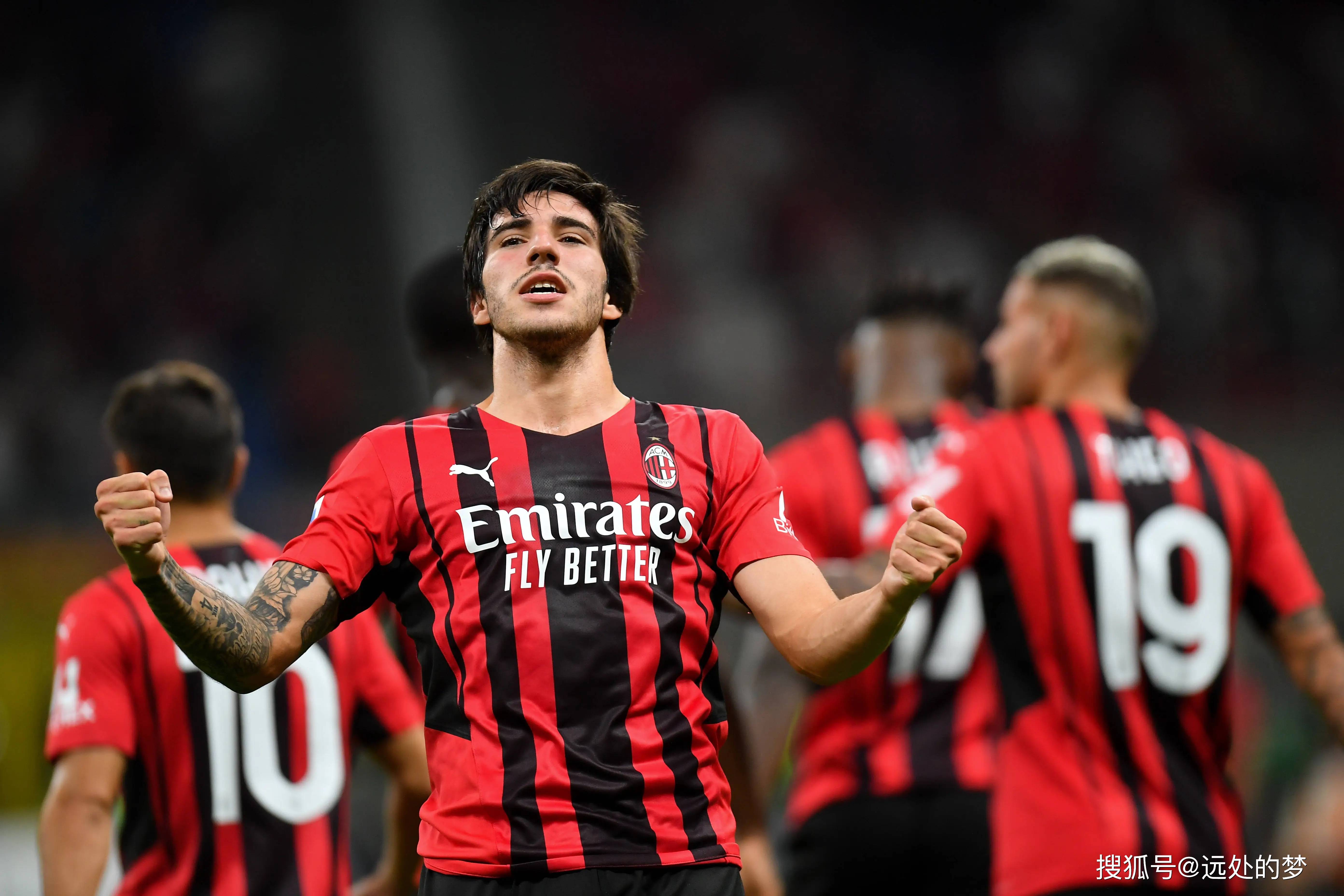 AC米兰发布备战花絮;清晨回应争议;欧冠任务艰巨;轮换策略成焦点 AC米兰发布备战花絮;清晨回应争议;欧冠任务艰巨;轮换策略成焦点