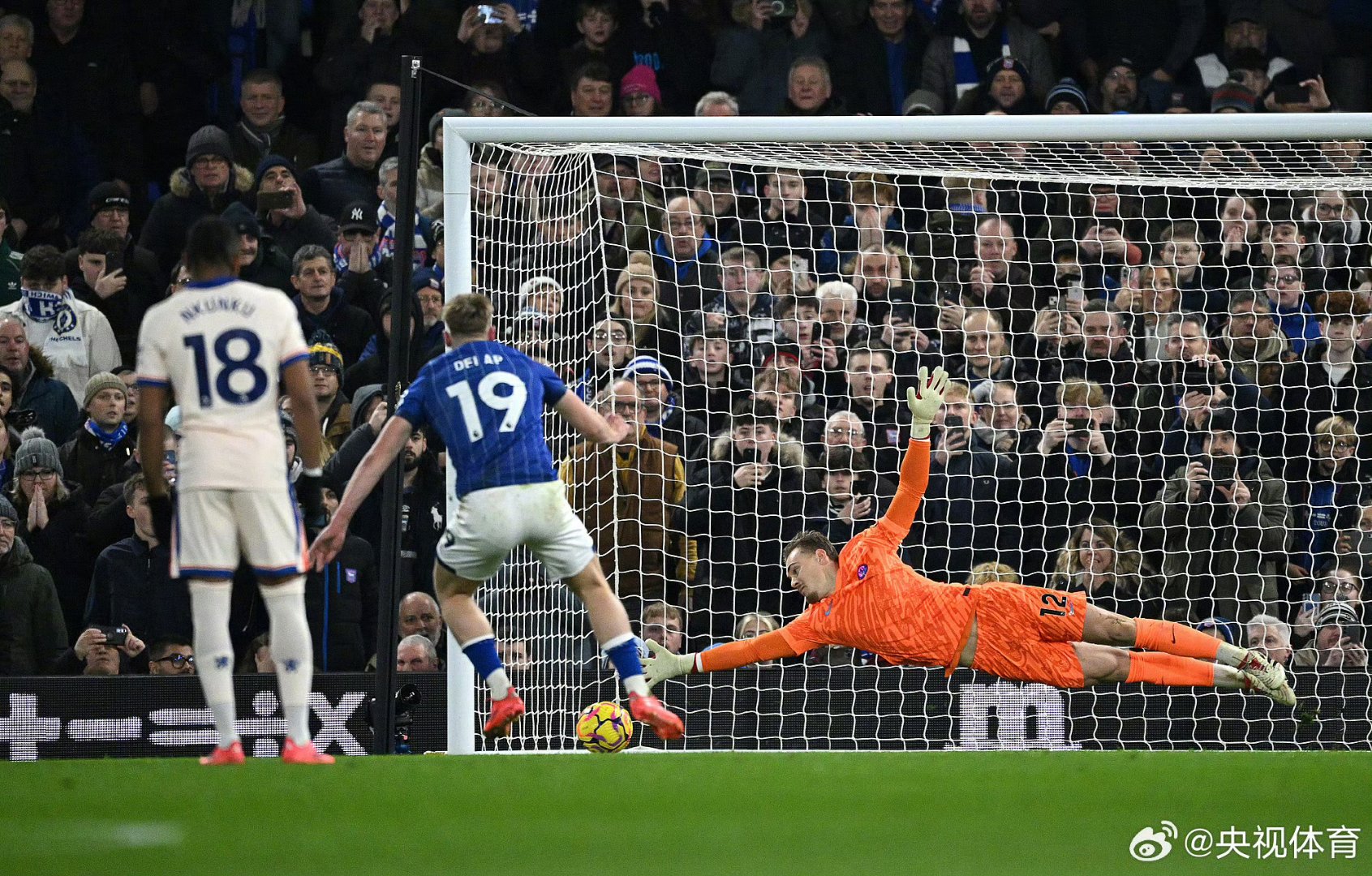 切尔西发布备战花絮,窗口期止住颓势,欧篮联任务艰巨,球队文化再被提及 切尔西发布备战花絮,窗口期止住颓势,欧篮联任务艰巨,球队文化再被提及