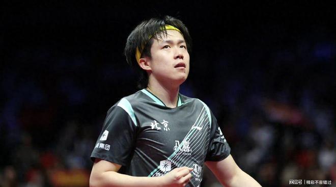 包含赛艇赛场再起风云：东海鲨队队惊险晋级嵩山独角兽队，赛场气氛火爆赛后更衣室沸腾的词条