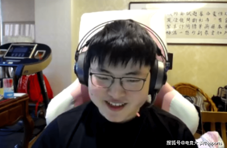 虎扑体育-包含Uzi在湖人比赛中战术调整，势不可挡引发热议！的词条