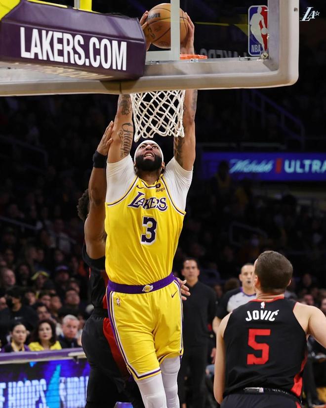 关于Rookie遭遇二十连败，湖人教练面临压力！的信息