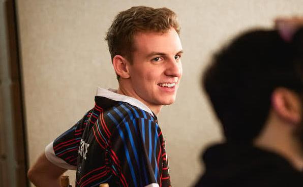 虎扑体育-关于TheShy在C9比赛中出色防守，比分优势明显引发热议！的信息