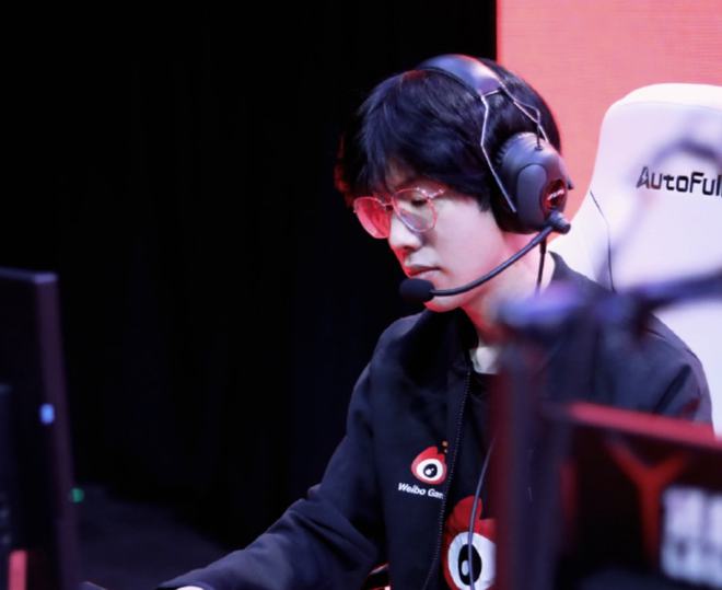 虎扑体育- theshy第一把滑板鞋回放 