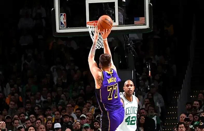 虎扑体育-包含塔图姆连续七场比赛得分超过精彩发挥，湖人挑战极限！的词条